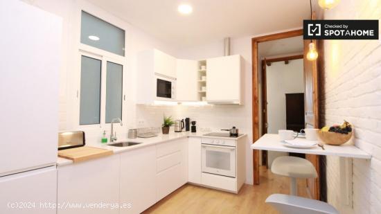 Apartamento de 2 dormitorios reformado con aire acondicionado y balcón en alquiler en Poble-sec - B