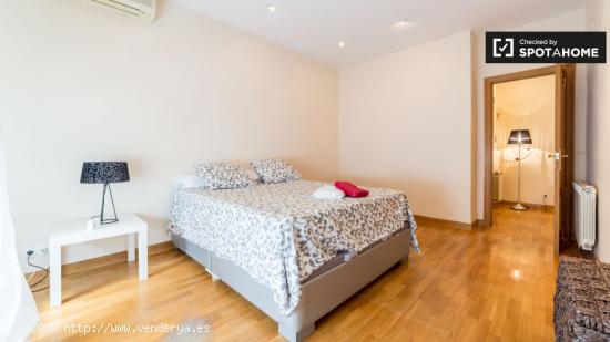 Habitación luminosa con parejas permitidas en un apartamento de 6 dormitorios, Algirós - VALENCIA