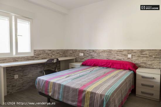  Habitación luminosa con parejas permitidas en piso compartido, Casa de Campo - MADRID 