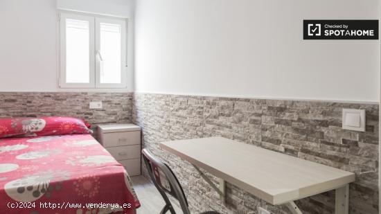 Acogedora habitación con aire acondicionado en un apartamento compartido, Casa de Campo - MADRID