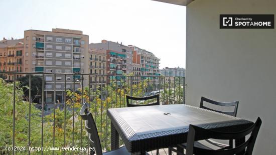 Elegante apartamento de 3 dormitorios con piscina en alquiler en Eixample - BARCELONA