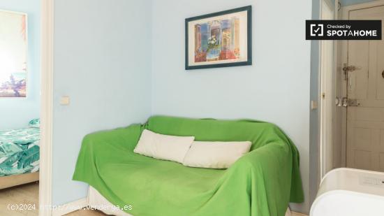 Acogedor y moderno apartamento de 1 dormitorio en Malasaña, en metro - MADRID