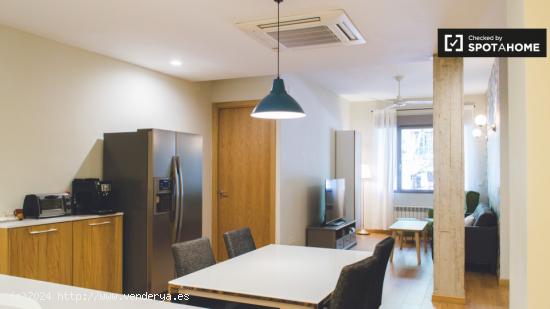 Habitación íntima en apartamento de 6 dormitorios, Argüelles - MADRID