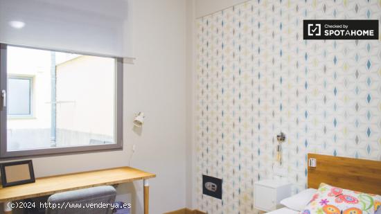 Acogedora habitación con calefacción en un apartamento de 6 dormitorios, Argüelles - MADRID