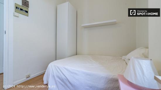 Habitación ideal con cómoda en el apartamento de 5 dormitorios, Extramurs - VALENCIA