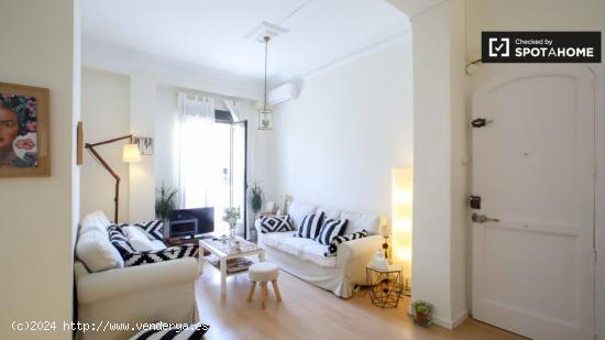 Habitación ideal con cómoda en el apartamento de 5 dormitorios, Extramurs - VALENCIA