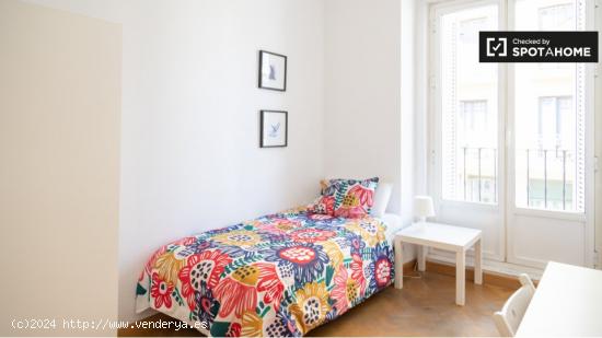 Alquilar una habitación con balcón en un apartamento de 7 dormitorios, Lavapiés - MADRID