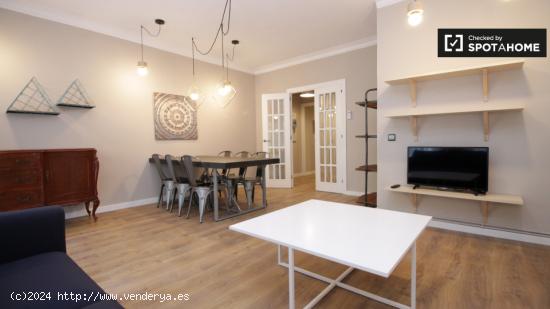 Apartamento de 3 dormitorios con terraza en alquiler en Poble-sec - BARCELONA