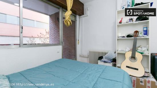 Elegante habitación con cama doble y balcón en alquiler en Centro - GRANADA