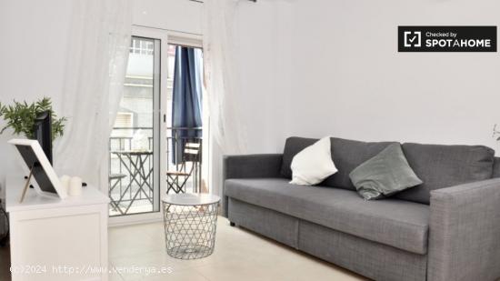 Apartamento de 4 dormitorios en alquiler con balcón en Hospitalet - BARCELONA