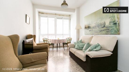 Amplia habitación con escritorio en un apartamento de 3 dormitorios, Ronda - GRANADA