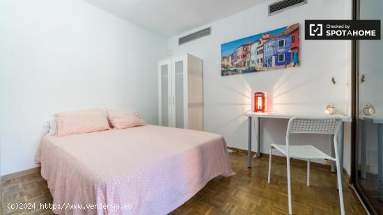 Habitación enorme con armario independiente en un apartamento de 6 dormitorios, Algirós - VALENCIA