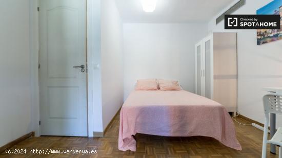 Habitación enorme con armario independiente en un apartamento de 6 dormitorios, Algirós - VALENCIA