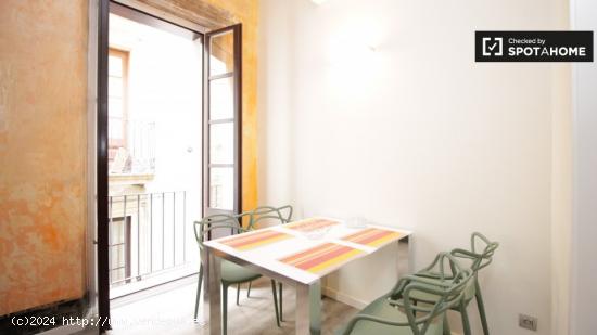 Encantador apartamento de 2 dormitorios con balcones en alquiler en Gotico - BARCELONA