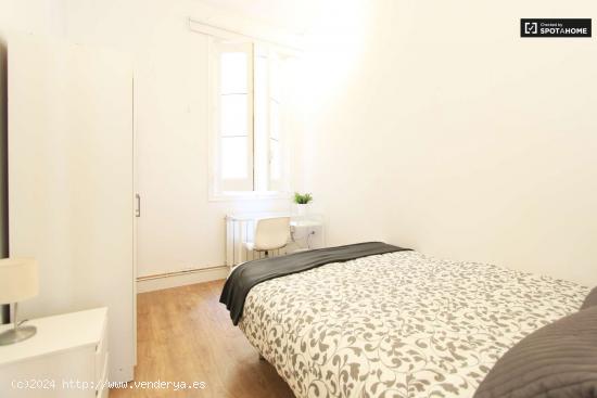  Gran habitación con armario independiente en piso de 8 dormitorios, Retiro - MADRID 