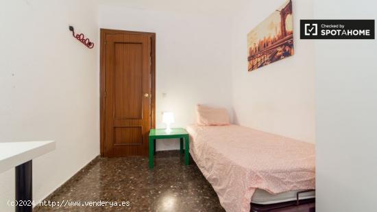 Cómoda habitación con escritorio en un apartamento de 5 dormitorios, El Pla del Real - VALENCIA