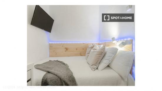 Habitación decorada con llave independiente en un apartamento de 9 dormitorios, El Born - BARCELONA