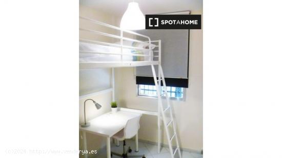 Acogedora habitación en un apartamento de 4 dormitorios en Delicias, Madrid - MADRID