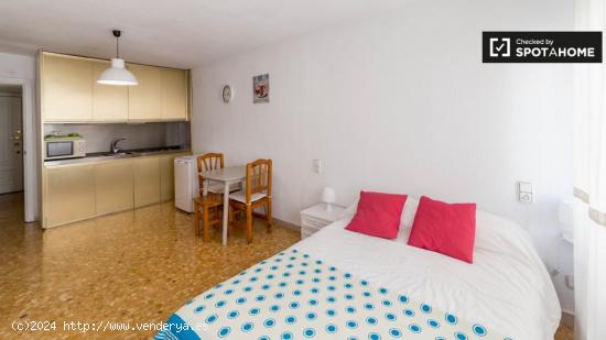 Espacioso apartamento en alquiler en Ciutat Vella - VALENCIA