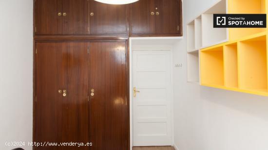 Habitación ordenada en alquiler en apartamento de 3 dormitorios en Retiro - MADRID