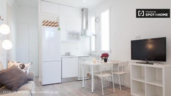 Moderno apartamento de 2 dormitorios con terraza en alquiler en el centro de Lavapiés, cerca del me