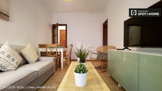 Encantador apartamento de 3 dormitorios con balcón en alquiler en Poble Sec - BARCELONA