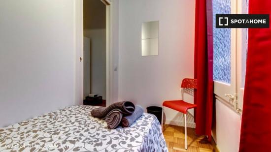 Se alquila habitación en apartamento de 10 dormitorios en L'Esquerra de l'Eixample - BARCELONA