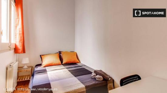 Se alquila habitación en apartamento de 10 dormitorios en L'Esquerra de l'Eixample - BARCELONA