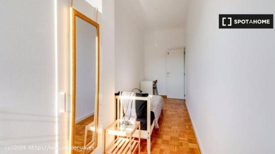 Se alquila habitación en apartamento de 10 dormitorios en L'Esquerra de l'Eixample - BARCELONA