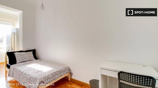 Se alquila habitación en apartamento de 10 dormitorios en L'Esquerra de l'Eixample - BARCELONA