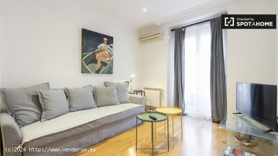 Elegante apartamento de 2 dormitorios con balcón en Malasaña - MADRID