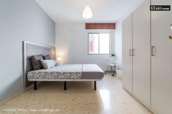  Acogedora habitación en un apartamento de 5 dormitorios en Camins al Grau - VALENCIA 