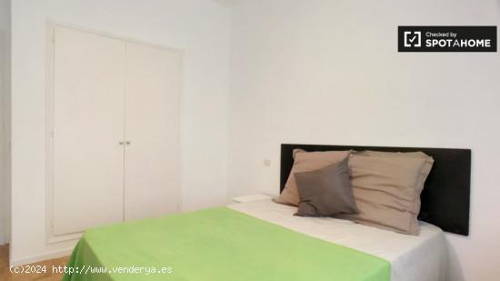 Habitación amueblada en un apartamento de 8 dormitorios en Nueva España - MADRID