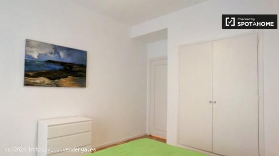 Habitación amueblada en un apartamento de 8 dormitorios en Nueva España - MADRID