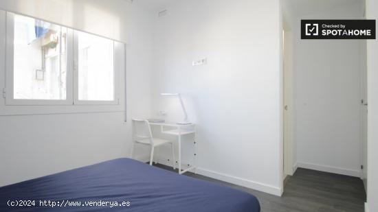 Habitación con baño en el apartamento de 3 dormitorios - Poble Sec - BARCELONA