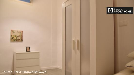 Acogedora habitación en un apartamento de 4 dormitorios en L'Eixample - VALENCIA