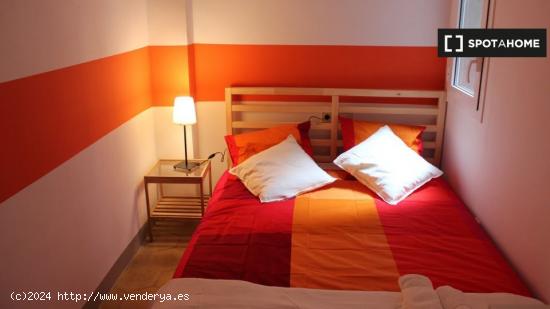 Acogedora habitación con cama doble en alquiler en Eixample - BARCELONA