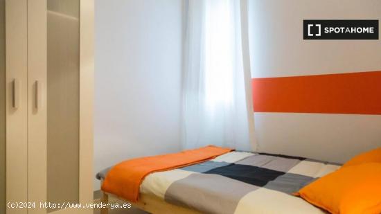 Acogedora habitación con cama doble en alquiler en Eixample - BARCELONA