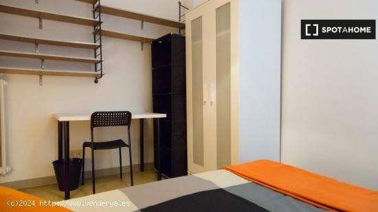 Acogedora habitación con cama doble en alquiler en Eixample - BARCELONA