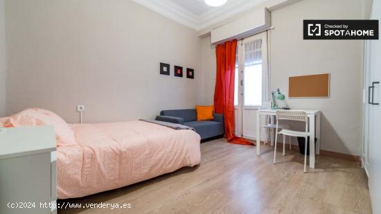 Cómoda habitación con cama individual en alquiler en Ciutat Vella - VALENCIA