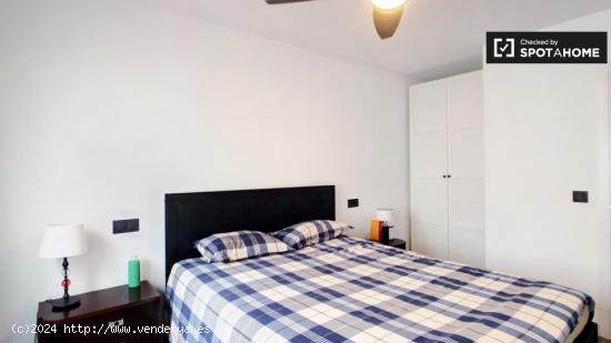 Amplia habitación con cama doble en alquiler en Puerta del Ángel - MADRID