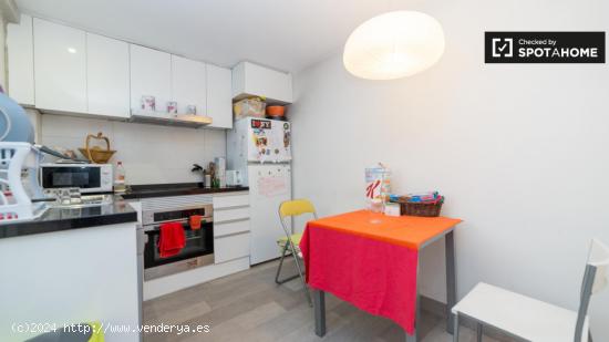 Acogedora habitación en alquiler en apartamento de 3 dormitorios en Quatre Carreres - VALENCIA