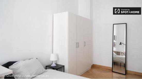 Habitación en apartamento de 7 dormitorios en Lavapiés - MADRID