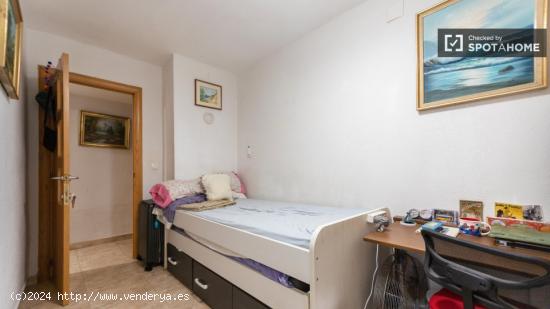 Se alquilan habitaciones en apartamento de 4 dormitorios en Jesús, Valencia - VALENCIA