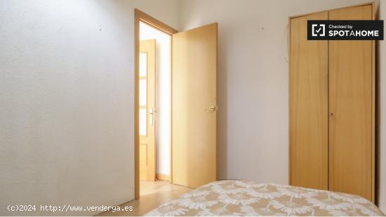 Habitación en apartamento de 5 dormitorios en Tetuán - MADRID