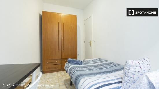 Habitación luminosa en apartamento de 4 dormitorios en el centro de la ciudad - MADRID