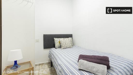 Habitación funcional en un apartamento de 4 dormitorios en el centro de la ciudad - MADRID