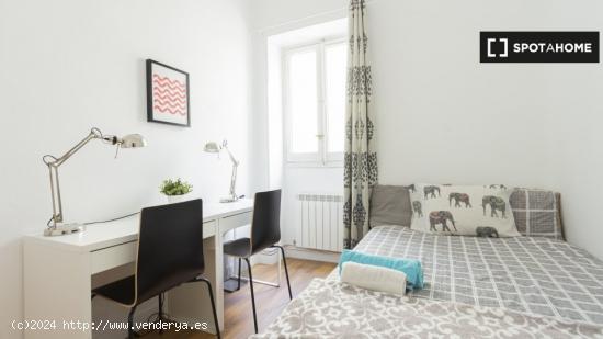 Acogedora habitación en apartamento de 7 dormitorios en Salamanca - MADRID