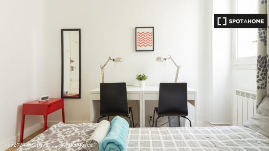 Acogedora habitación en apartamento de 7 dormitorios en Salamanca - MADRID