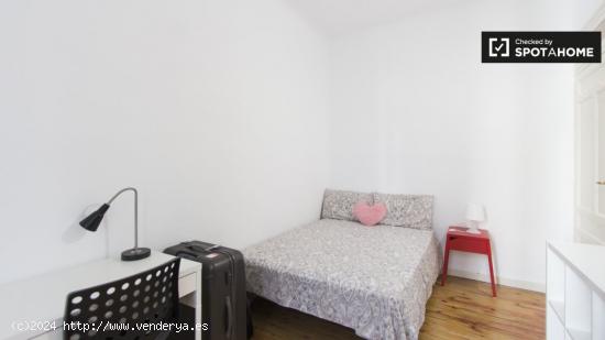 Gran habitación en apartamento de 7 dormitorios en Salamanca, Madrid - MADRID